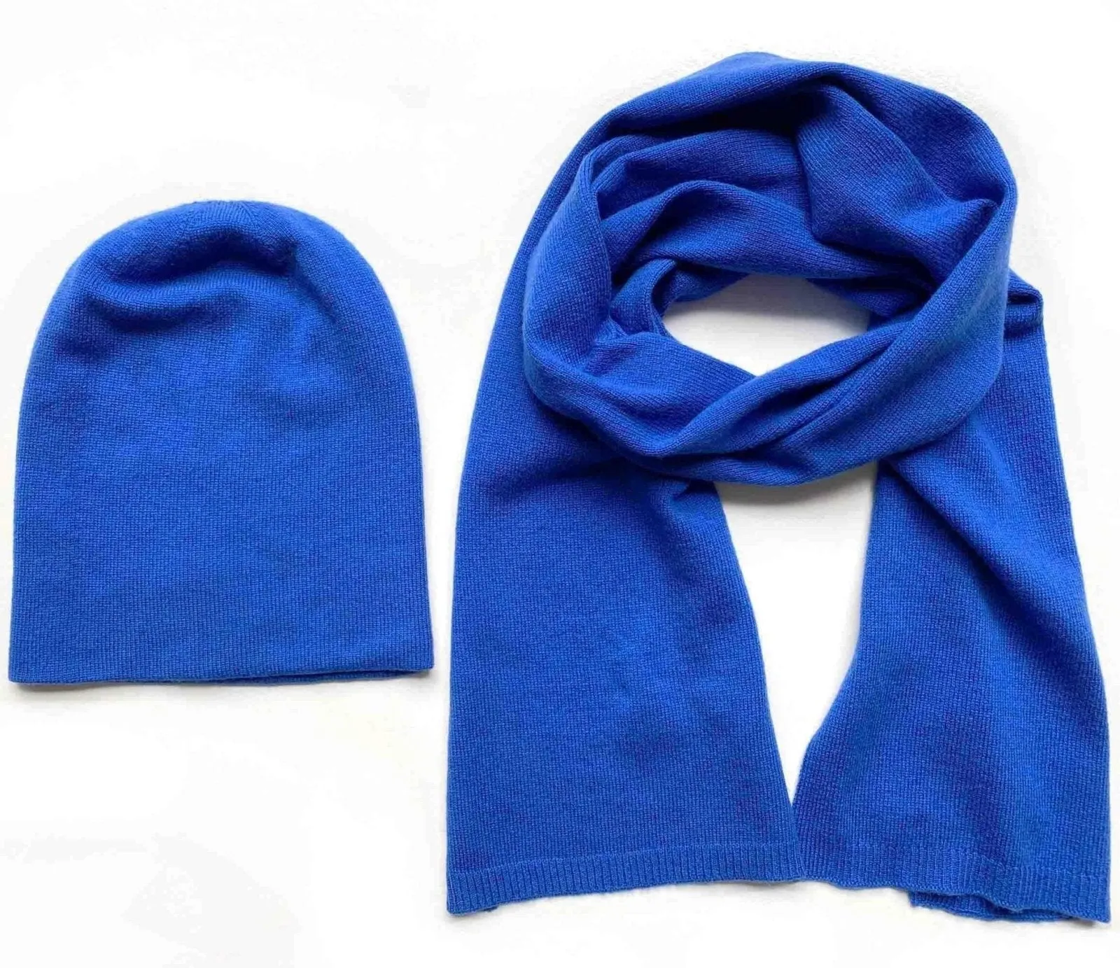 Cashmere hat and scarf set in royal blue