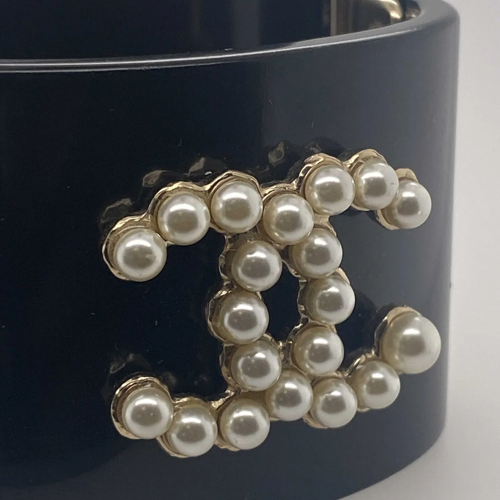 CHANEL - Statement Resin CC Pearl Studded Cuff - Black - Bracelet