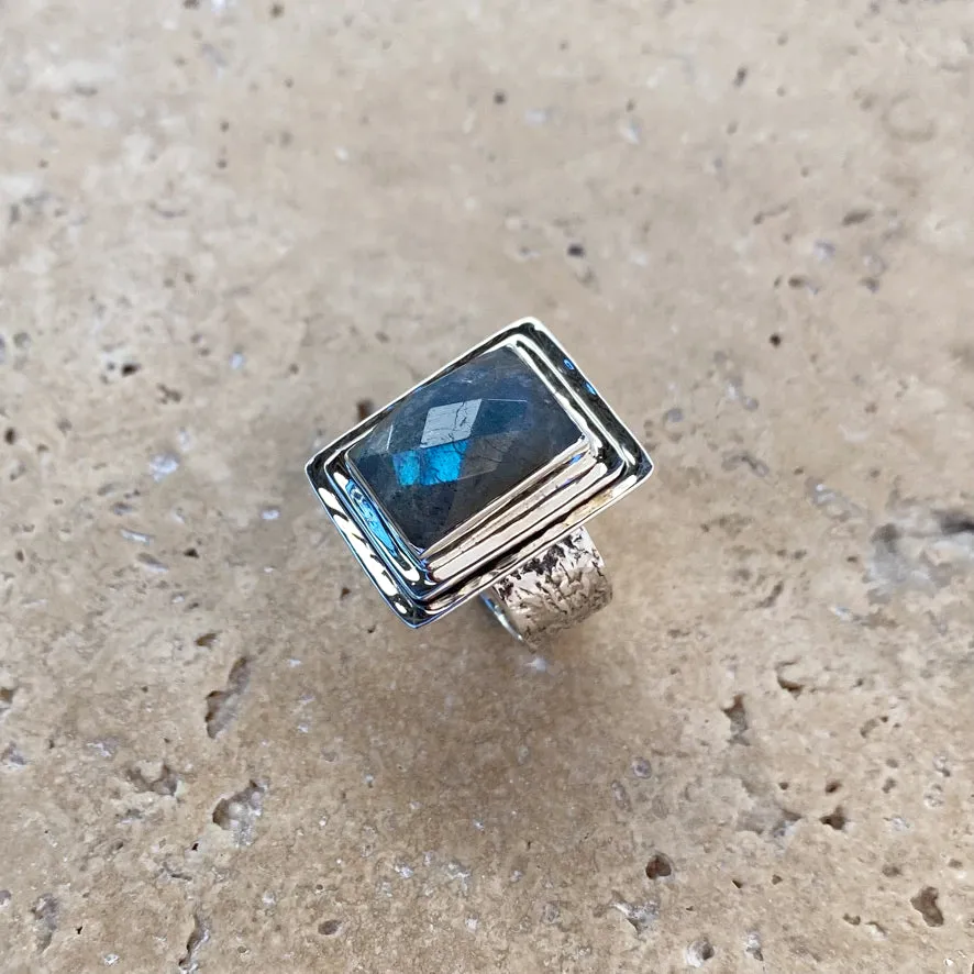 Labradorite Ring - Nisha