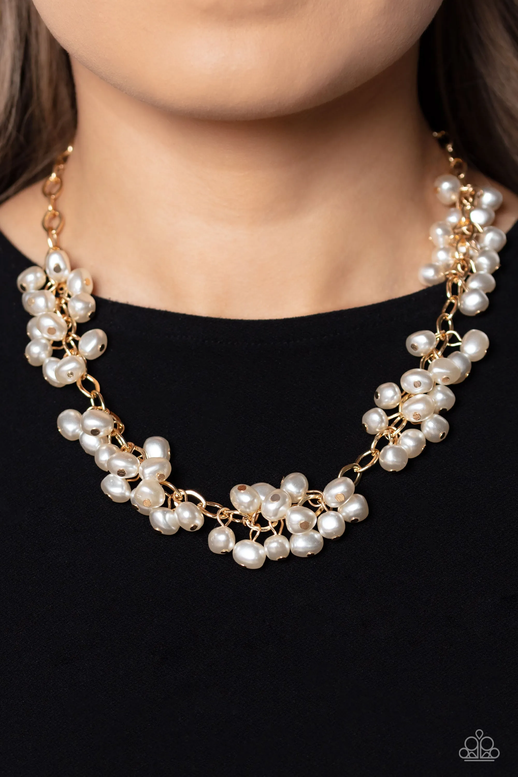 Paparazzi Pearl Parlor - Gold Necklace